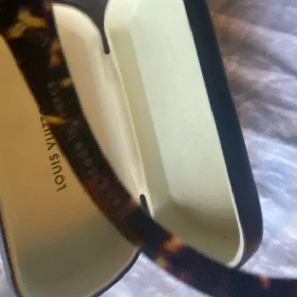 Louis Vuitton Z 0401W sunglasses Firm